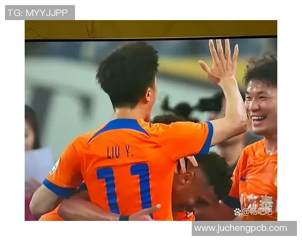 足球球衣少年追梦之旅在绿茵场上书写青春的传奇与友谊